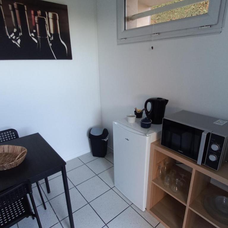 Adorable studio avec entrée indépendante - Chambre Double avec Salle de Bains Privative - 6
