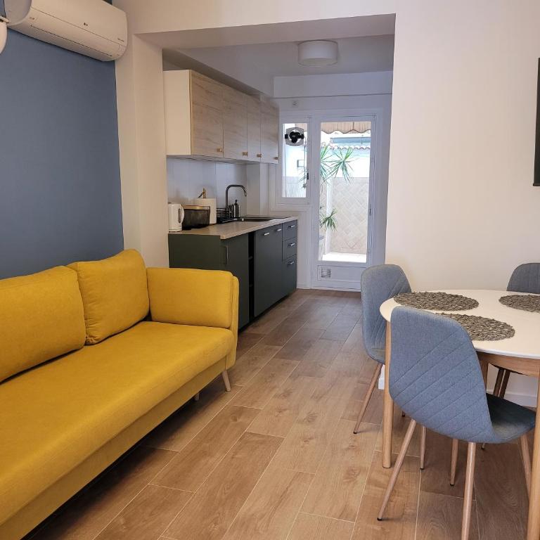 Holidays near the beach - Three-Bedroom Apartment - 3