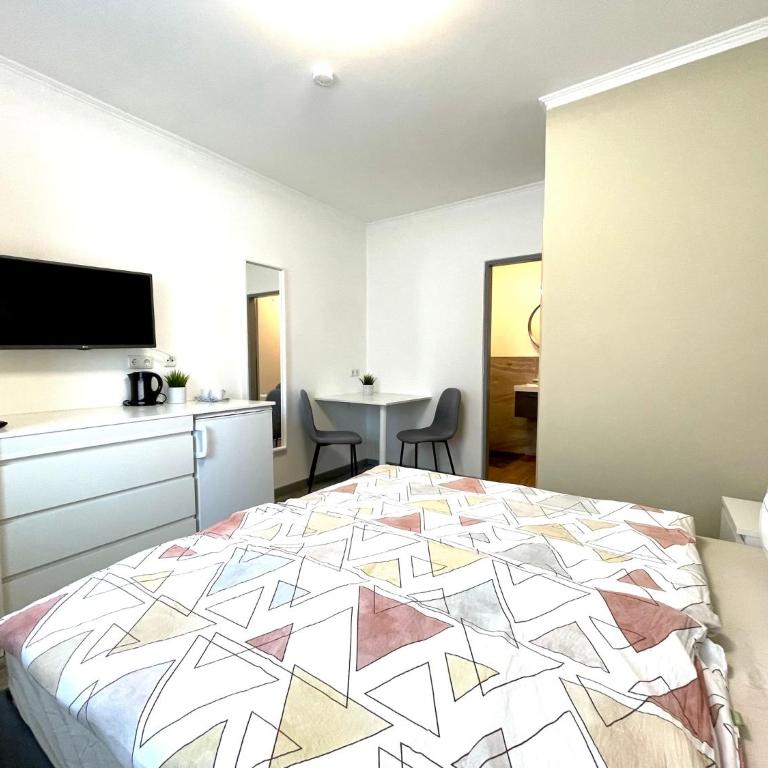 Pension Maier - Zimmer mit Queensize-Bett - 3