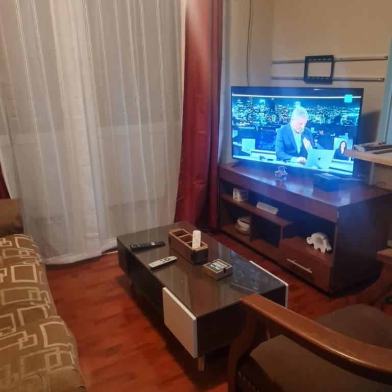 Hermoso departamento en condominio privado, cercano a playas y centros comerciales - Three-Bedroom Apartment - 4