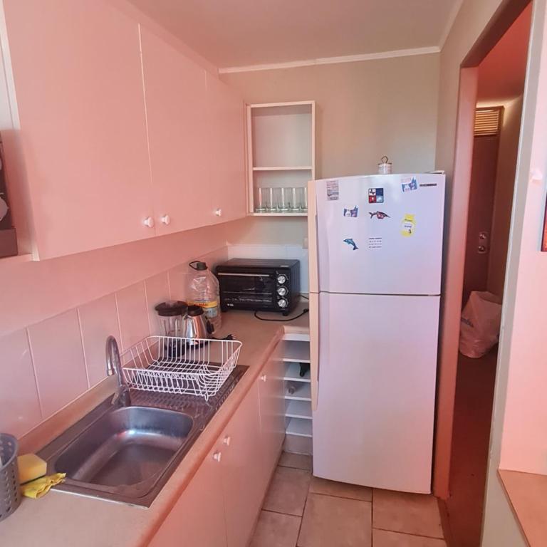 Hermoso departamento en condominio privado, cercano a playas y centros comerciales - Three-Bedroom Apartment - 5