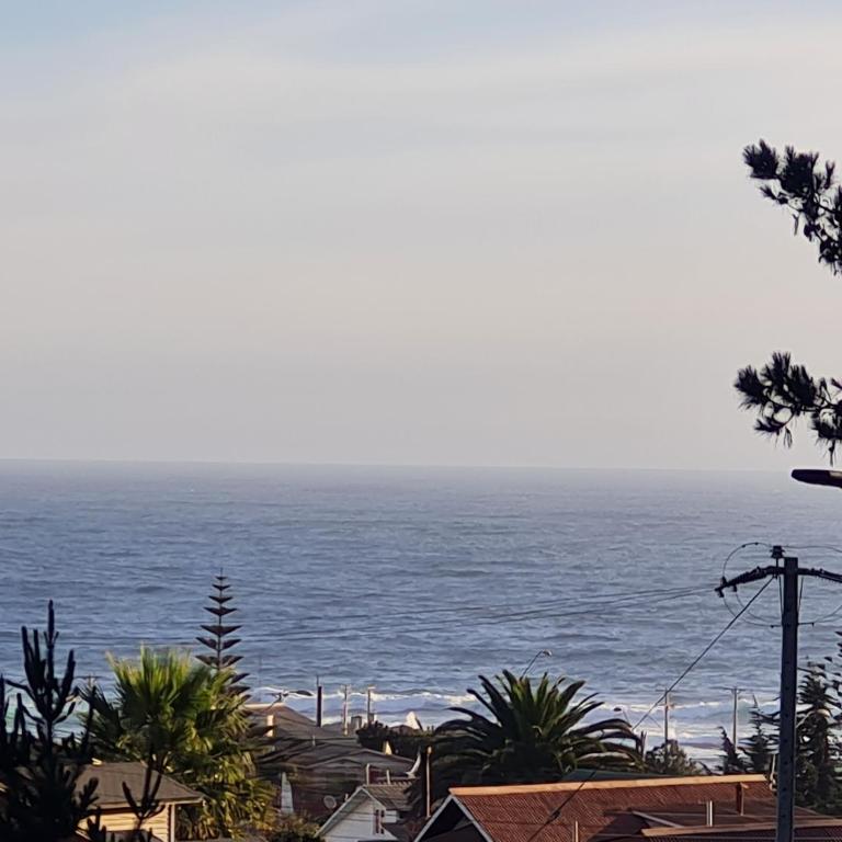 Hermoso departamento en condominio privado, cercano a playas y centros comerciales - Three-Bedroom Apartment - 8