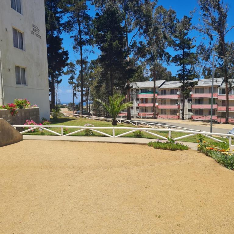 Hermoso departamento en condominio privado, cercano a playas y centros comerciales - Three-Bedroom Apartment - 12