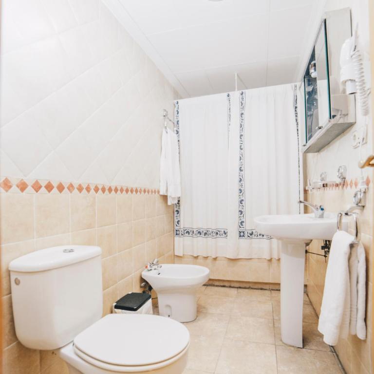 Gavilanes 2 TOLEDO - Habitación Doble - 2 camas - 6