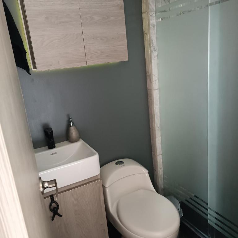 Apartamento con vistas a la ciudad (Penthouse) cerca al Estadio, al Boulevard de la 70 y la Avenida 80 (Casinos, restaurantes, malls y otros). - Apartamento de 2 dormitorios - 24