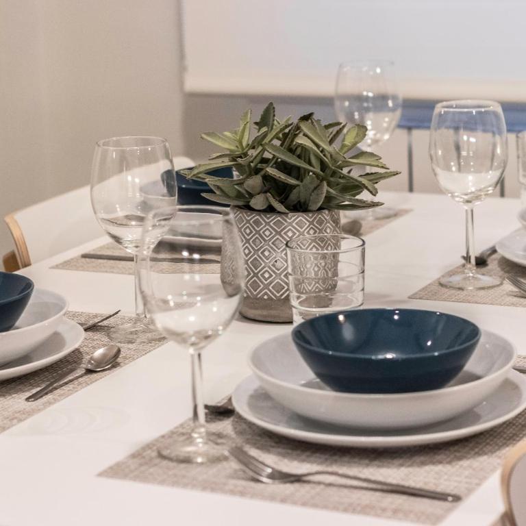 Recién reformado junto a metro San Mamés - Three-Bedroom Apartment - 9
