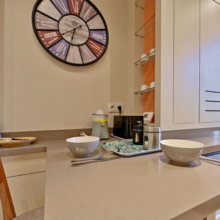 LA BALANCE DES DOMS - 1 MIN du PALAIS des PAPES - INTRA-MUROS - Two-Bedroom Apartment - 17