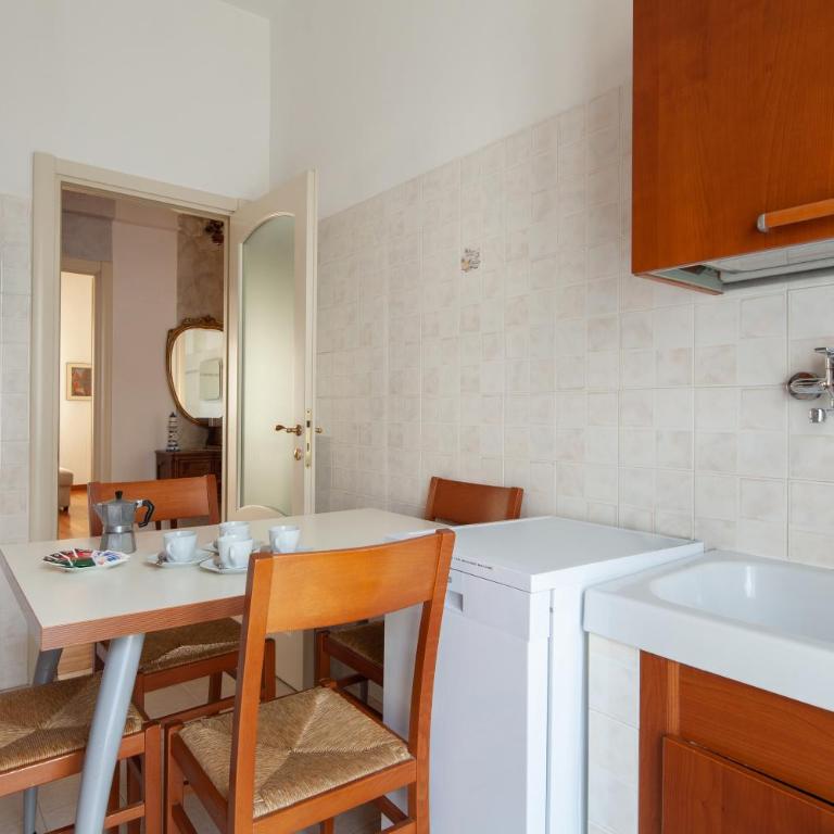 La Spezia Holidays - Appartamento con 2 Camere da Letto - 11