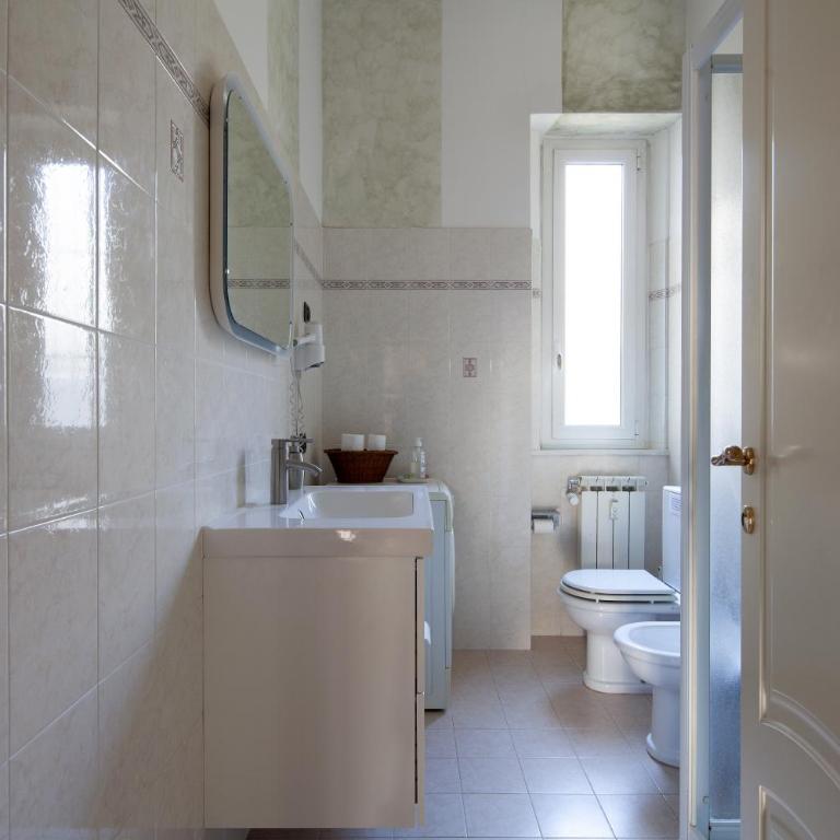 La Spezia Holidays - Appartamento con 2 Camere da Letto - 4