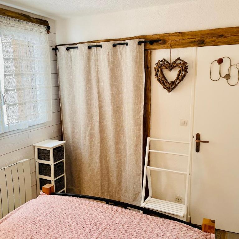 Rdc 48m2 avec terrasse Proche Centre avec parking privé couvert - Appartement 1 Chambre - 2