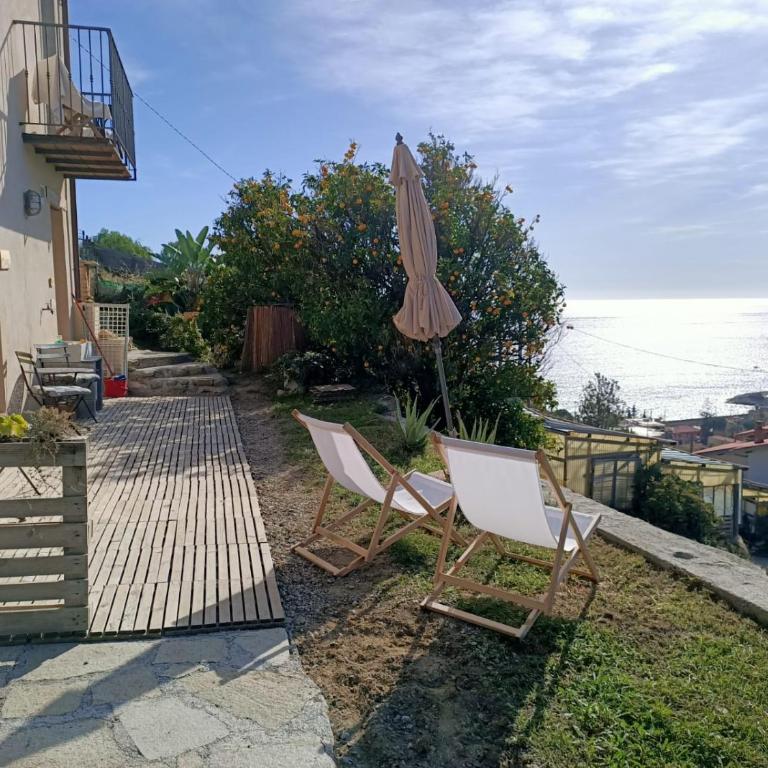 Agrilunassa Eco GuestHouse and Cottage - Camera Tripla con Vista Mare - 2