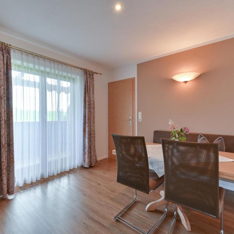Landhaus Grobert - Familienapartment (2 Erwachsene + 1 Kind) - 13