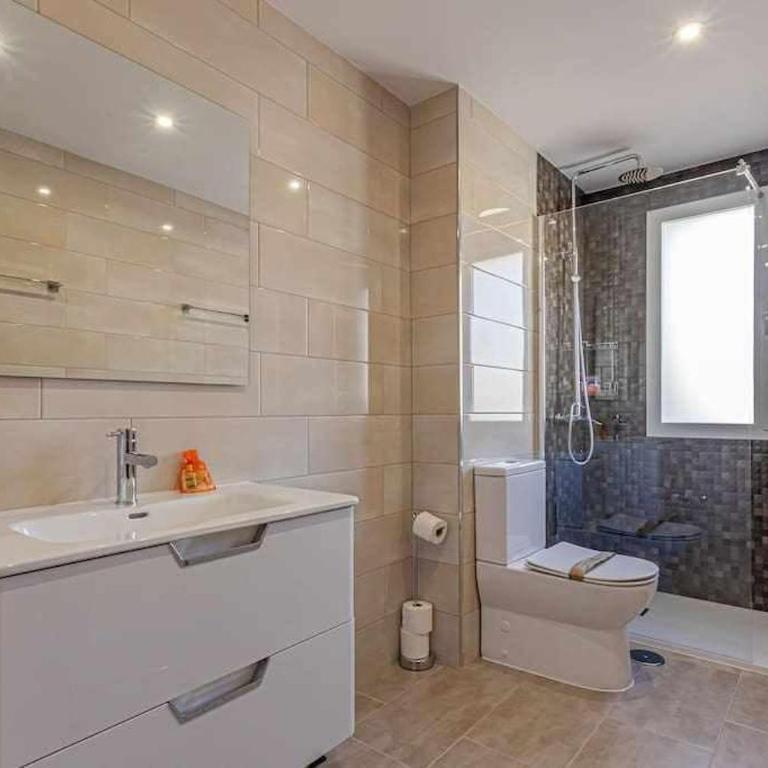 797 Holiday Rentals -Lujoso Atico duplex en el centro de Benalmadena - Apartamento de 3 dormitorios - 35