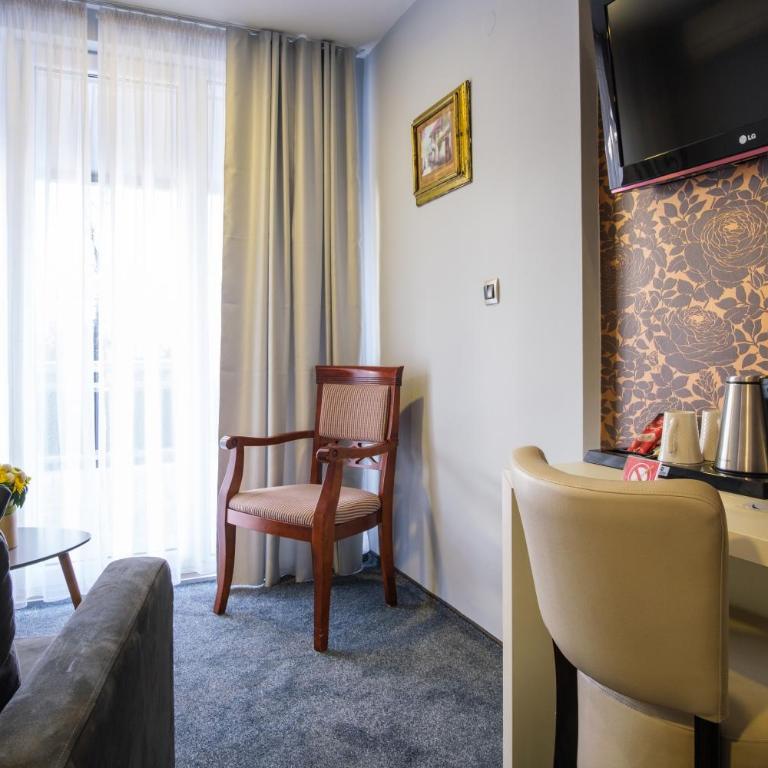 Hotel Villa Harmony - Panoramic View & Free Parking - Superior Dvokrevetna Soba sa Bračnim Krevetom i Balkonom - 13