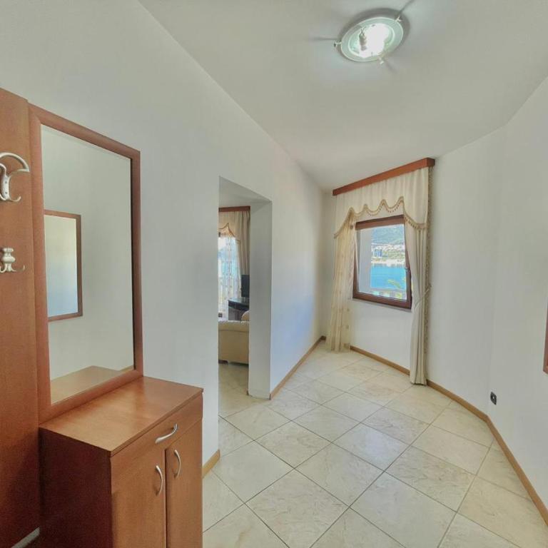 Sea view Apartments Rafailovici - Apartman sa 3 Spavaće Sobe i Pogledom na More - 4