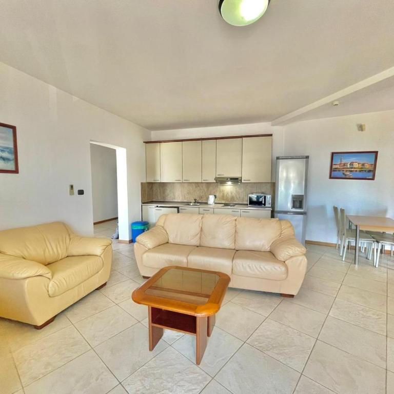 Sea view Apartments Rafailovici - Apartman sa 3 Spavaće Sobe i Pogledom na More - 24