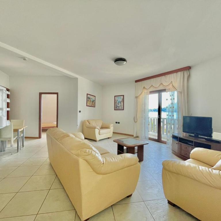 Sea view Apartments Rafailovici - Apartman sa 3 Spavaće Sobe i Pogledom na More - 14