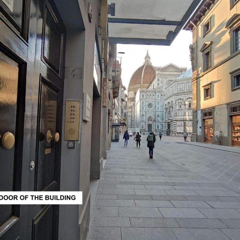 Seta spacious apartment next to the Duomo - Three-Bedroom Apartment - 2