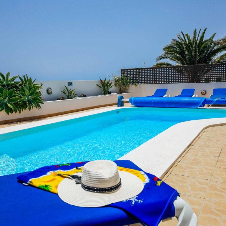 Villa Lisa - Three-Bedroom Villa - 1
