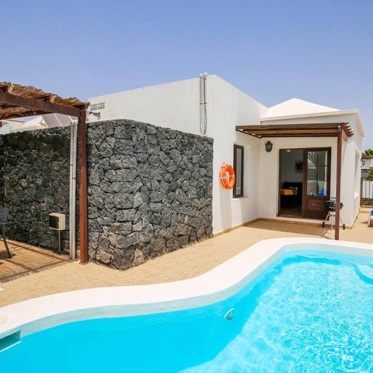 Villa Lisa - Three-Bedroom Villa - 2