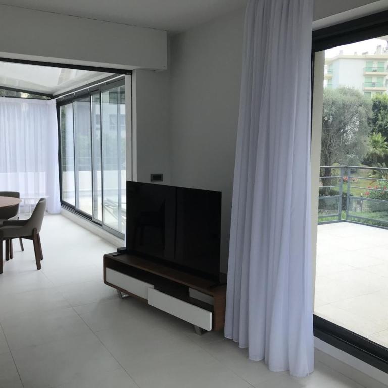 Appartement montfleury, 2 terrasses, 2 chambres , 2 sdb , pkg privé piscine, 15 min walk to Croisette beach and Palais des festivals - Deluxe Apartment - 24