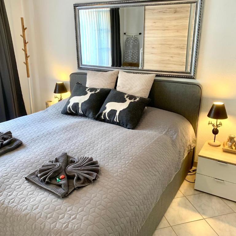 Holiday Apartment Gian - close to the Kongresshaus, the ice hockey stadium, cross-country skiing, the Eau-la-la indoor pool and wellness, large supermarket, 2 bus stops, with an indoor garage and fully equipped - Apartment mit 1 Schlafzimmer - 5