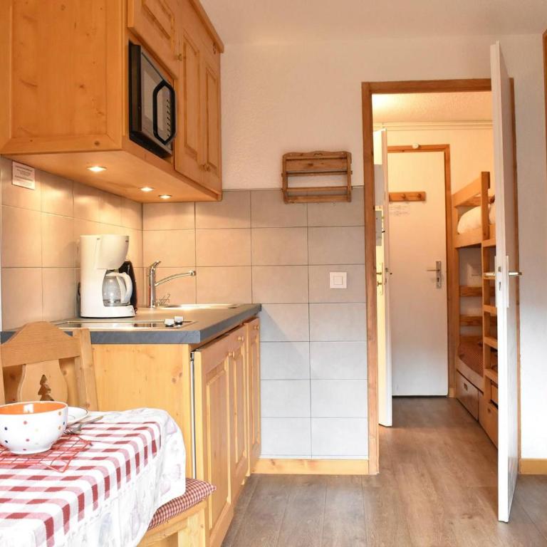 Charmant Studio Rénové pour 3 Personnes à Méribel, Proche Pistes et Commerces, Balcon Sud - FR-1-180-33 - Appartement 1 Chambre - 2