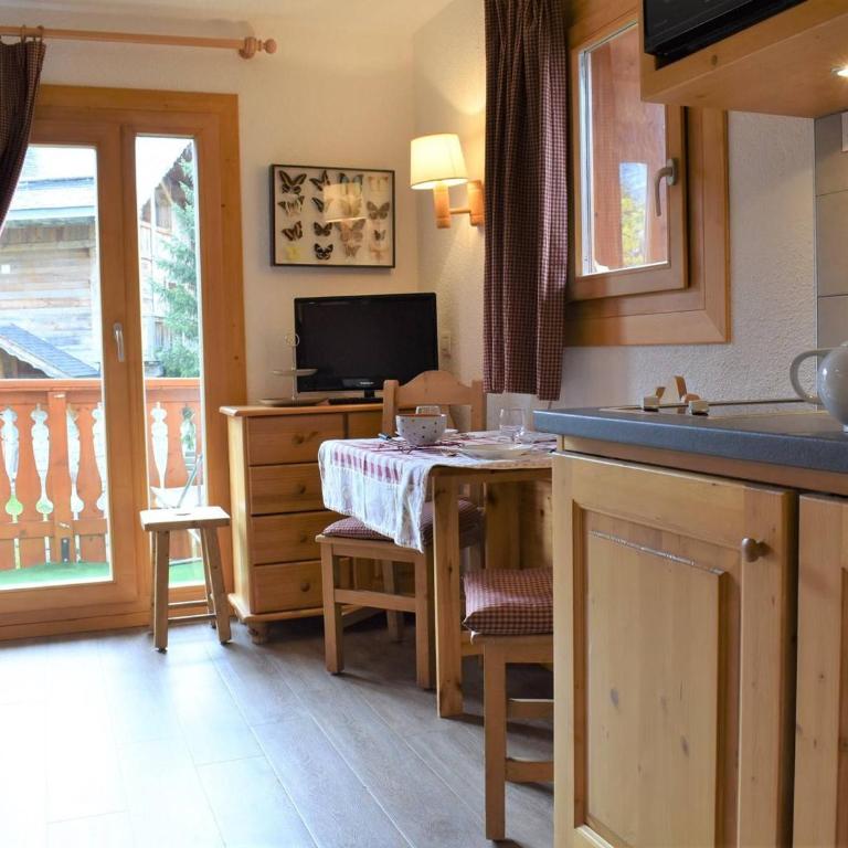 Charmant Studio Rénové pour 3 Personnes à Méribel, Proche Pistes et Commerces, Balcon Sud - FR-1-180-33 - Appartement 1 Chambre - 6