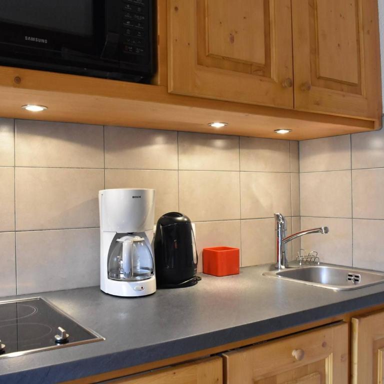 Charmant Studio Rénové pour 3 Personnes à Méribel, Proche Pistes et Commerces, Balcon Sud - FR-1-180-33 - Appartement 1 Chambre - 8