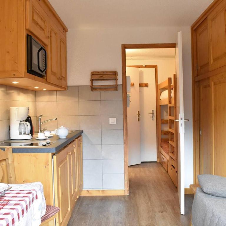 Charmant Studio Rénové pour 3 Personnes à Méribel, Proche Pistes et Commerces, Balcon Sud - FR-1-180-33 - Appartement 1 Chambre - 10