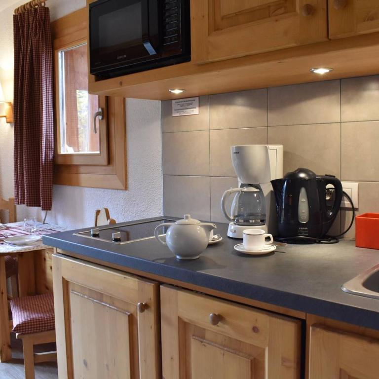 Charmant Studio Rénové pour 3 Personnes à Méribel, Proche Pistes et Commerces, Balcon Sud - FR-1-180-33 - Appartement 1 Chambre - 11