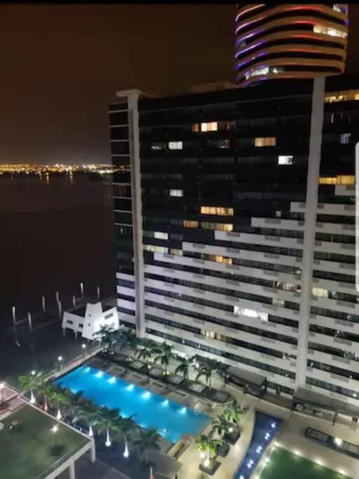 Ecusuites Bellini 404 King RiverView AirportGye - Apartamento de 1 dormitorio - 17