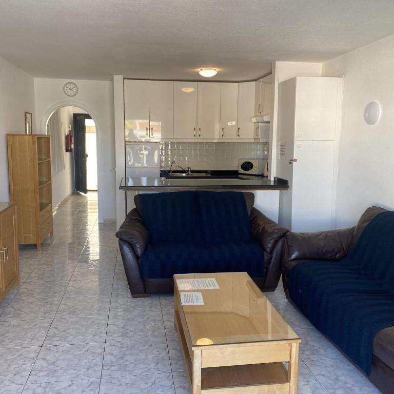 Apart Hotel Lovely 1 bed Apartment 5A1, Victoria Court 1, Los Cristianos, Tenerife - Apartamento con balcón - 3