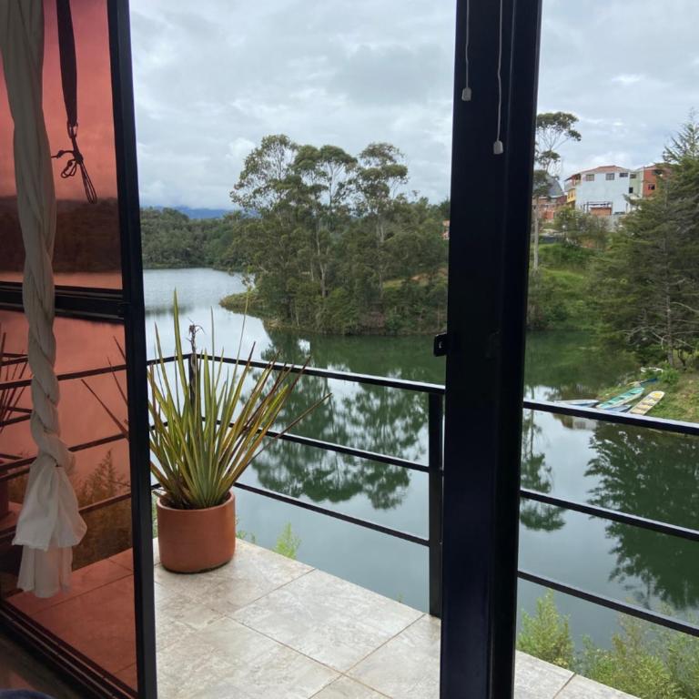 La Madriguera Hotel Guatapé Con Embalse - Habitación Doble Deluxe - 2