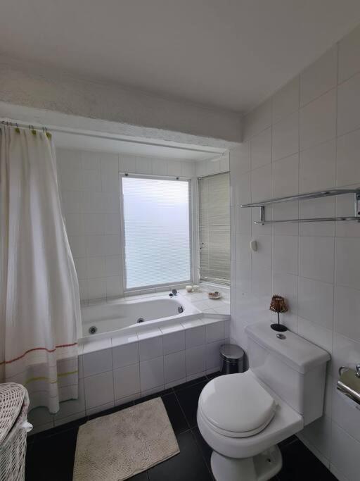Gran casa en Totoralillo con vista al mar y más! - Four-Bedroom House - 12