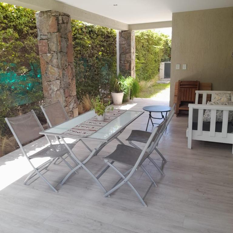 excelente casa con pileta - Casa de 3 dormitorios - 21