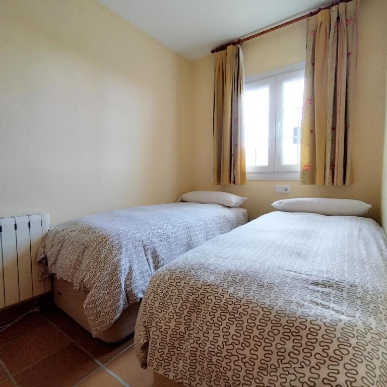 Apartamentos Arttyfal con parking y WiFi by SURYNIEVE - Apartamento de 1 dormitorio con aparcamiento - 3