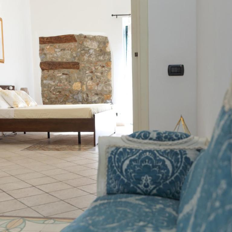 COASTAL Seaview Suite & CENTRAL BALCONY Street View Studio - Apartment with City View - 12