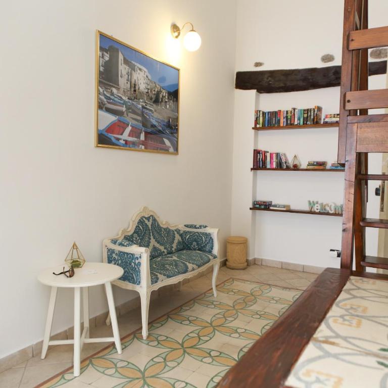 COASTAL Seaview Suite & CENTRAL BALCONY Street View Studio - Apartment with City View - 16