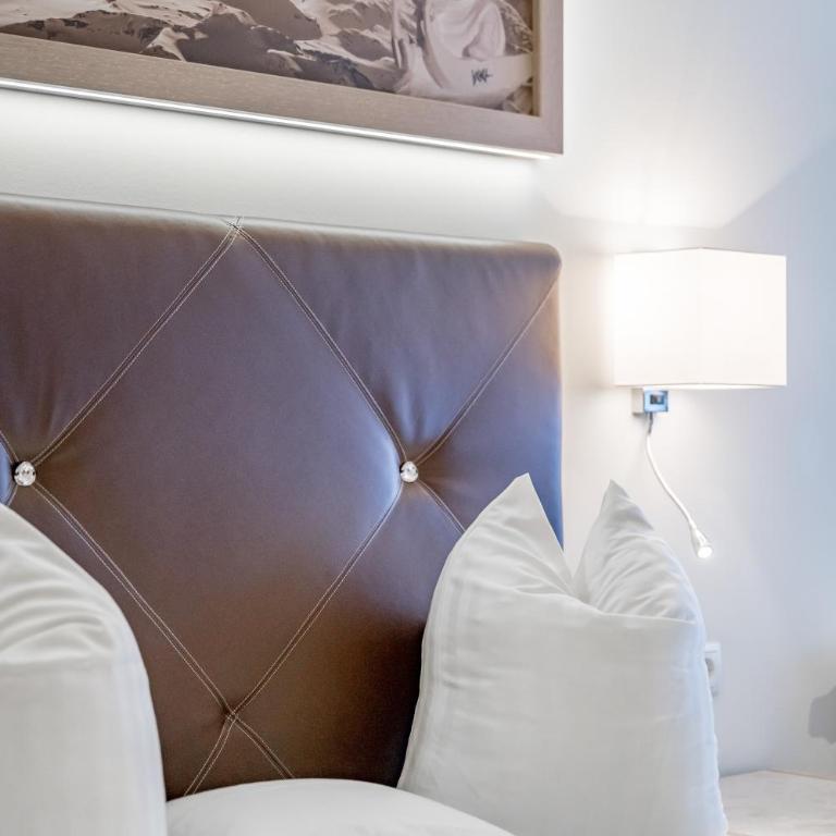 Hotel Garni Christine - Doppelzimmer mit Bergblick - 10