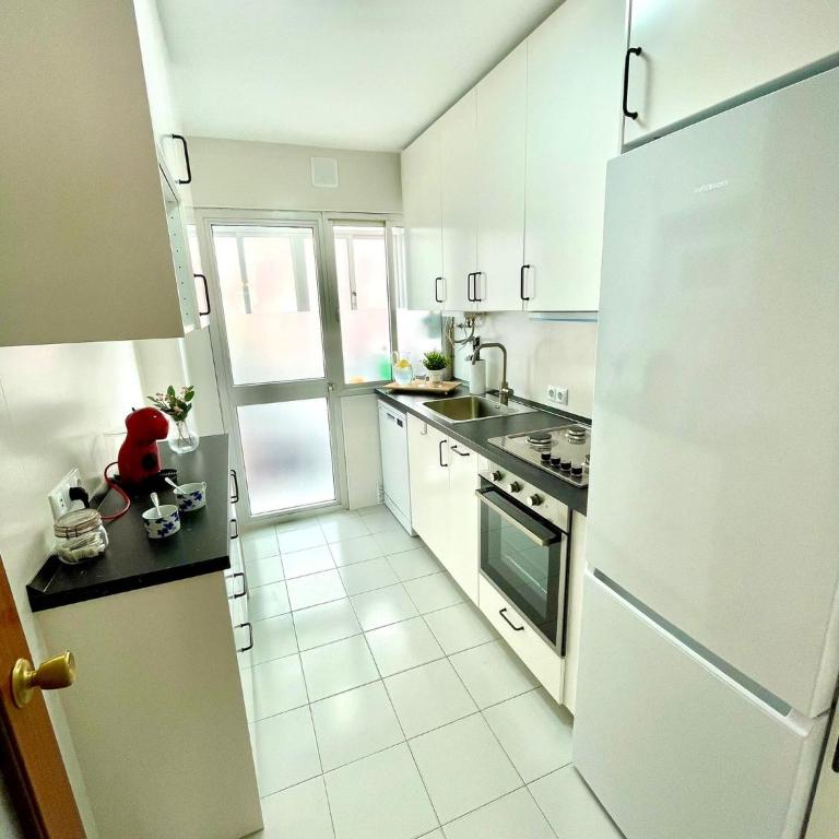 GATU Villa Sol, junto a la playa , piscina, 2 baños, aire cc, terraza, " Preferente mayores de 21 años y familias " - Apartamento con terraza - 32