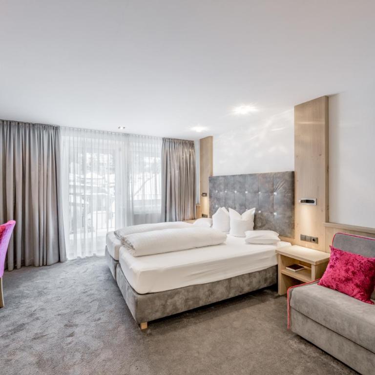 Hotel Garni Christine - Deluxe Doppelzimmer mit Balkon - 6