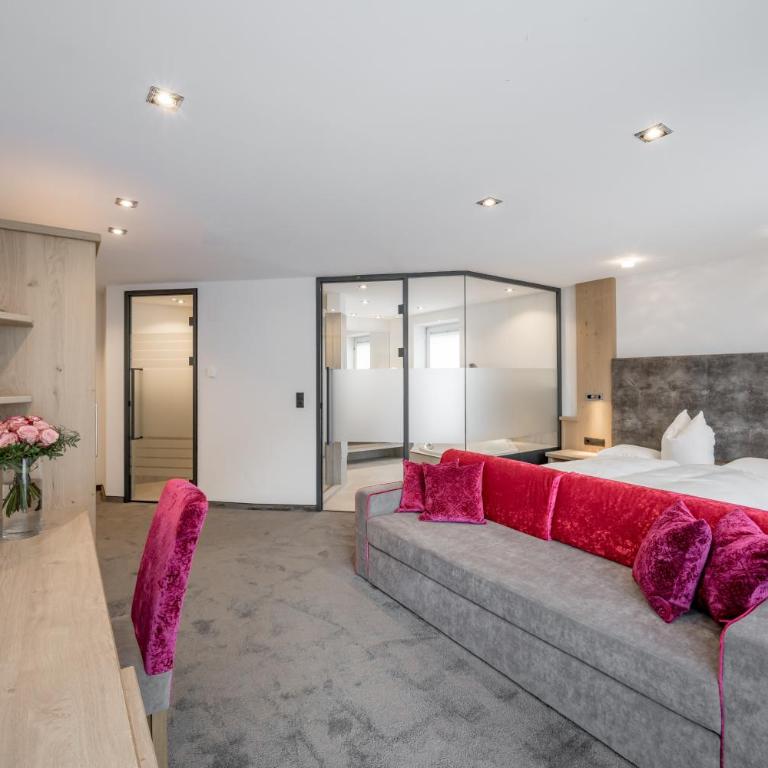 Hotel Garni Christine - Deluxe Doppelzimmer mit Balkon - 12