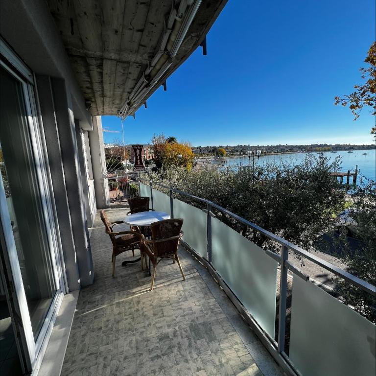 Front Lake Apartment Bardolino - Appartamento con Vista Lago Parziale - 1