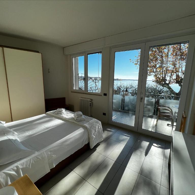 Front Lake Apartment Bardolino - Appartamento con Vista Lago Parziale - 4