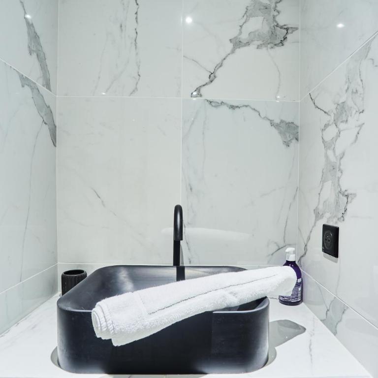 Residence Center of Paris by Studio prestige - Family Room with Shower - 13