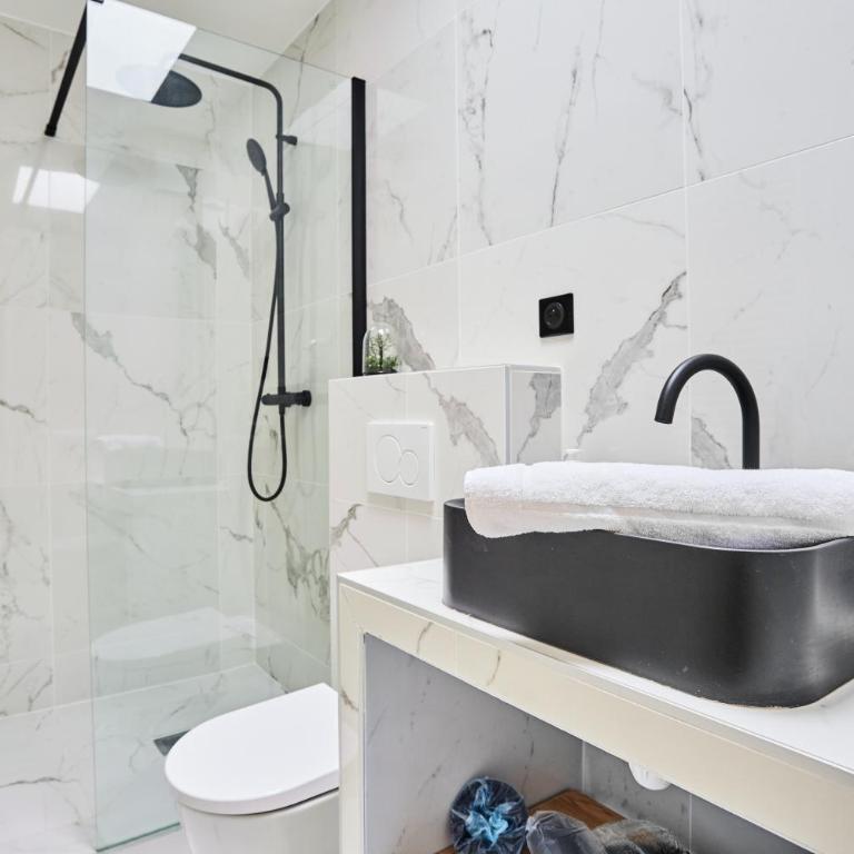 Residence Center of Paris by Studio prestige - Family Room with Shower - 14