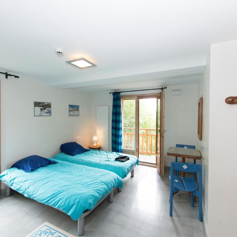Eco-hôtel et Yourtes du Mercantour - Chambre Familiale avec Terrasse - 1