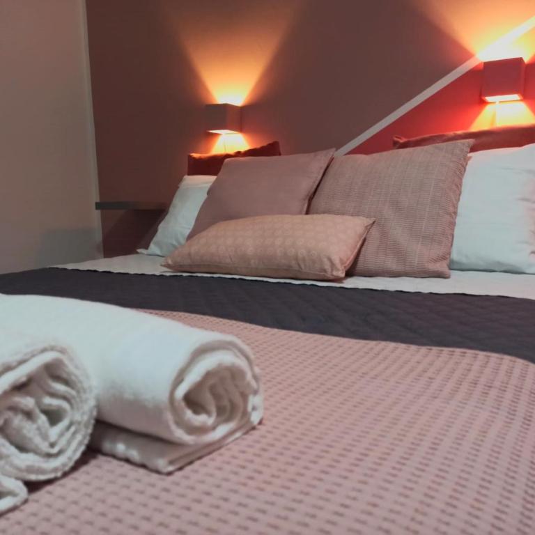 B&B ONE - Triple Room with Private Bathroom - 8