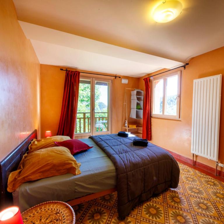 Eco-hôtel et Yourtes du Mercantour - Chambre Familiale avec Balcon - 1